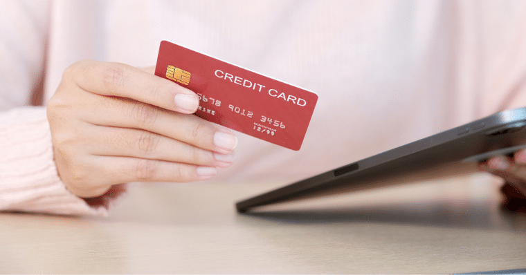 Explore Credit Cards Offering Complimentary Domestic Lounge Access in India
